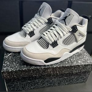 Jordan 4 ‘Military Black’